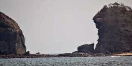 Pantai Pasir Putih Malikan (Papuma) Pantai Pasir Putih Malikan (Papuma)