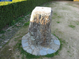 MONUMENTS & STATUES / Penedo Monteiro, Castelo de Vide, Portugal