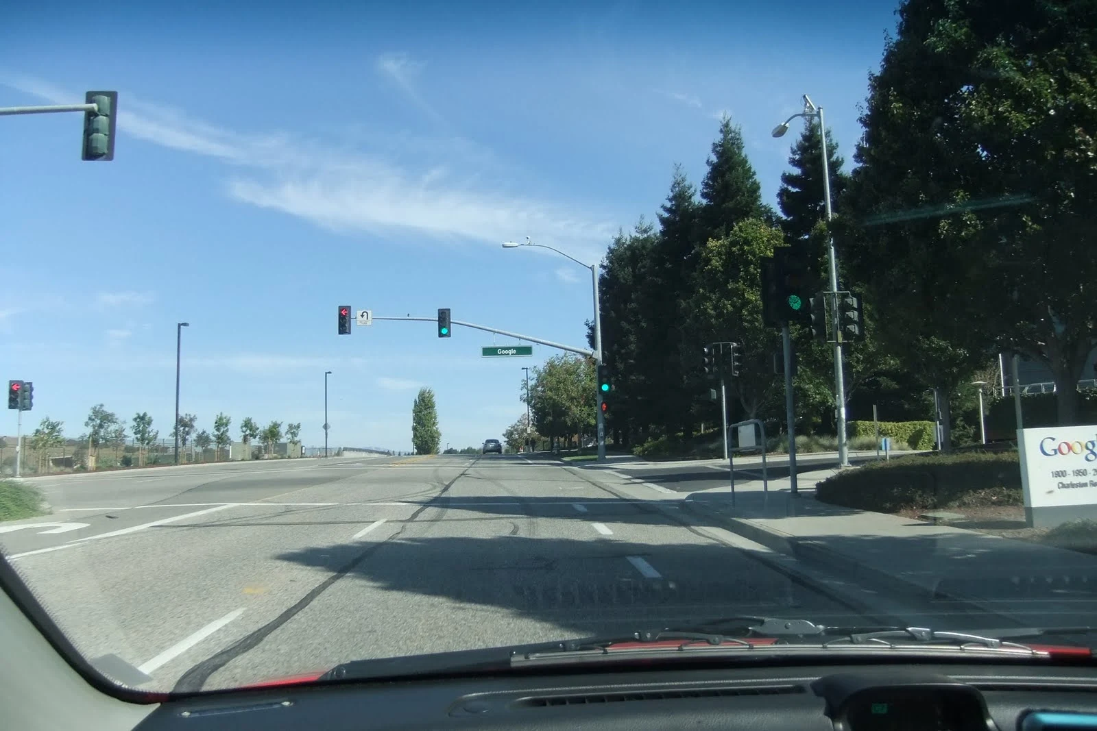 google-crossing-california　Google交差点