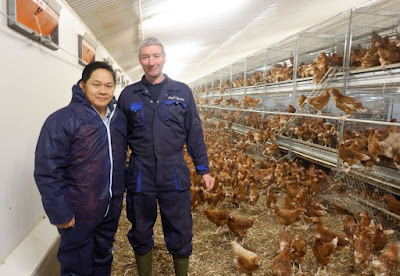 Source: HSI. Ma (left) and Gordon Alexander, Manager at Heal Eggs (right).