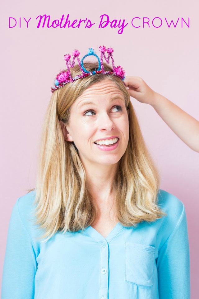Make mom her own special crown for Mother's day with pipe cleaners and pom-poms!