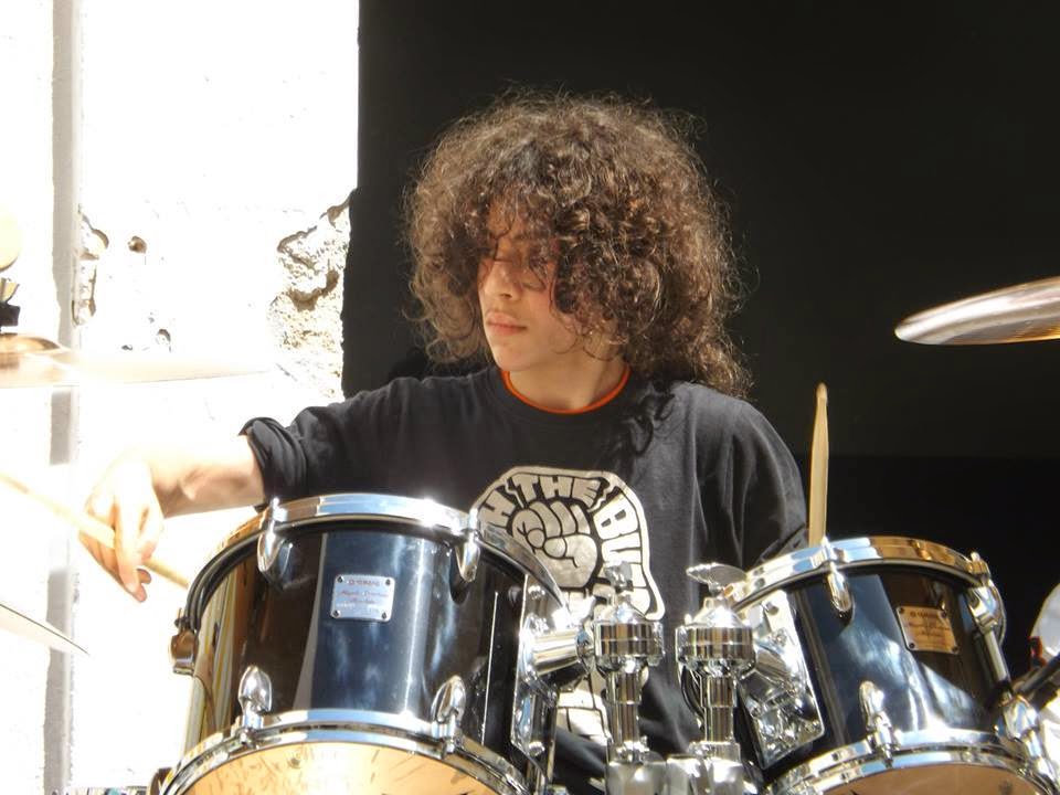mio figlio Roberto, 13 anni, batterista...
