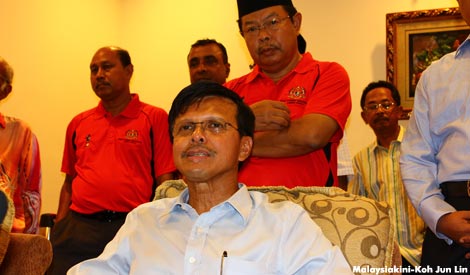 'Perjuangan pembangkang berdasar fitnah & spin' Anggota Majlis Tertinggi Umno Datuk Raja Nong Chik Raja Zainal Abidin mendakwa bahawa wadah perjuangan pembangkang bukan berunsurkan dasar tetapi hanya berlandaskan fitnah dan 'spin'.