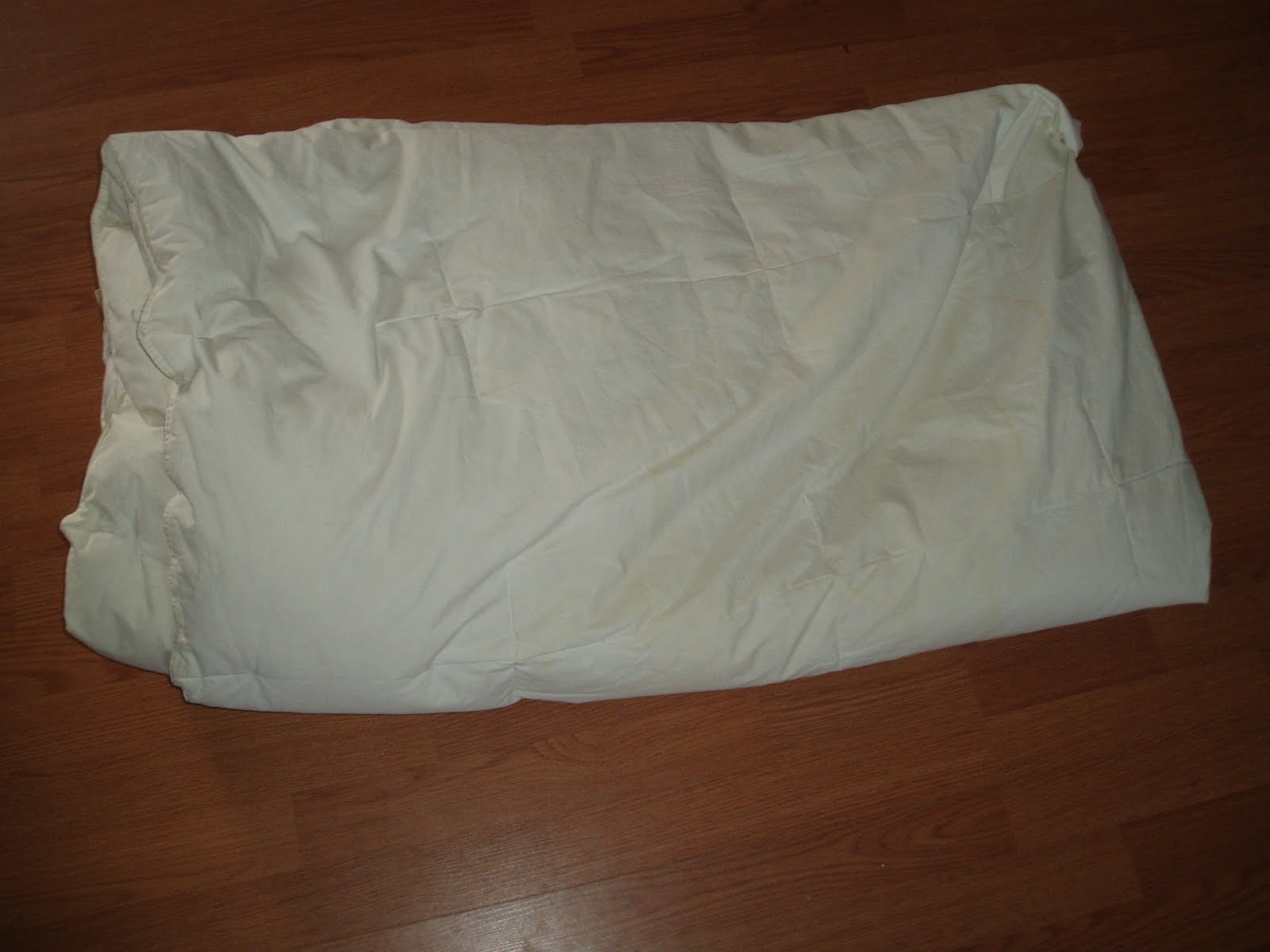 owen's olivia Simple Pillowcase Dog Bed {Tutorial}