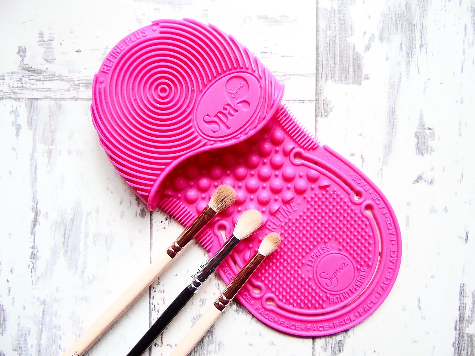 Sigma Spa Express Brush Cleaning Glove — Hannah Heartss