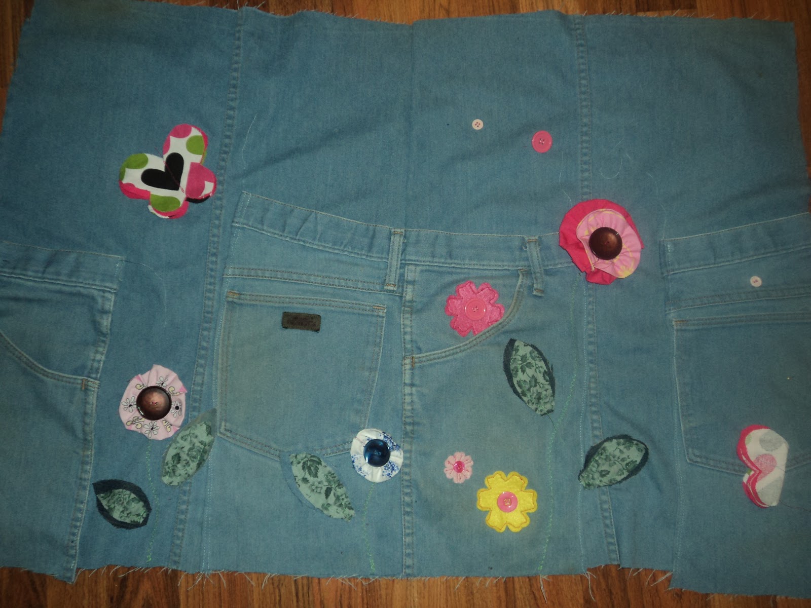 Gardening apron a tutorial for upcycling those old jeans! - The ...
