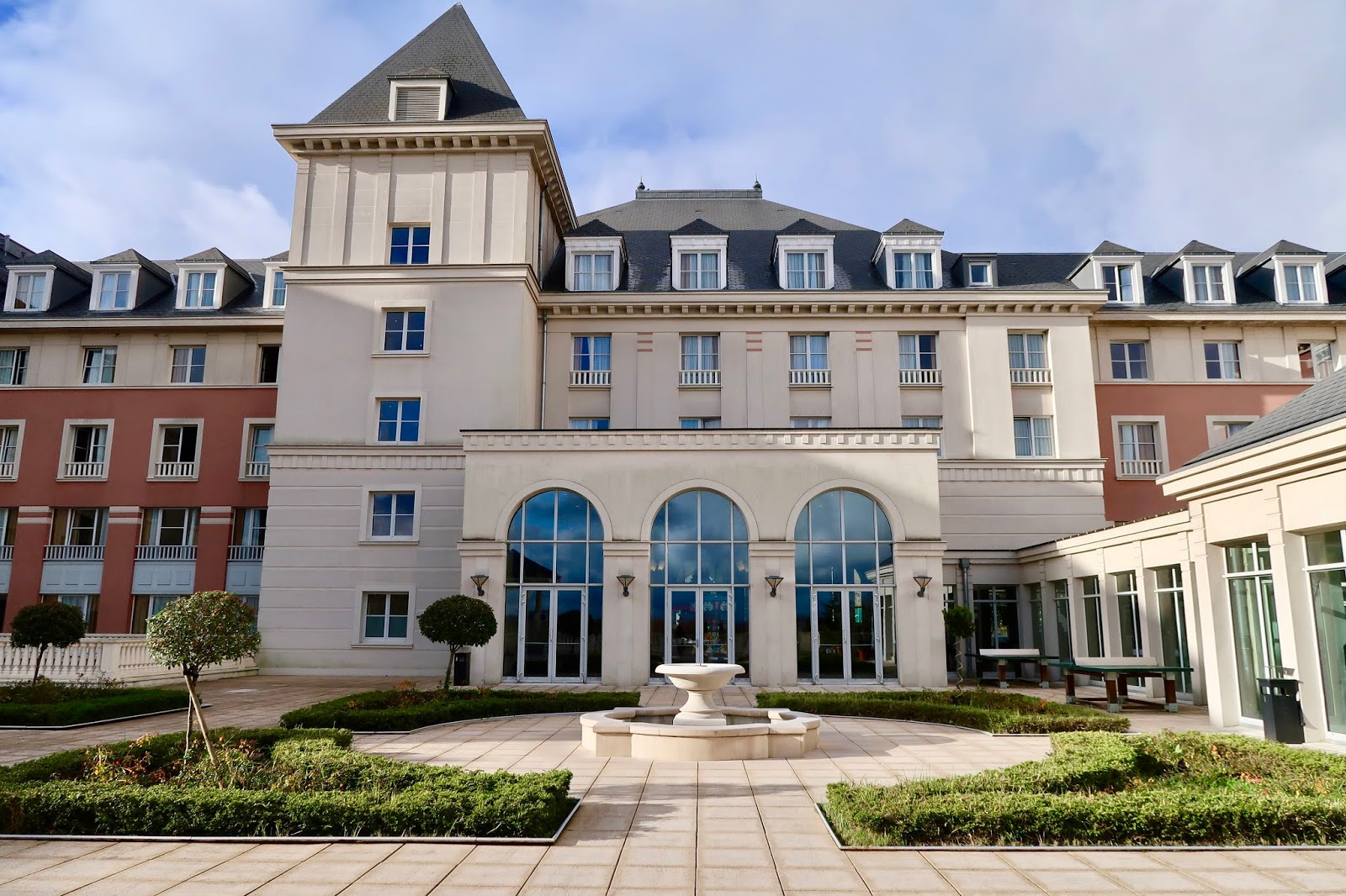 Vienna House Dream Castle Paris FRENCH FASHION TOUCH Vienna House Dream Castle Paris FRENCH FASHION TOUCH