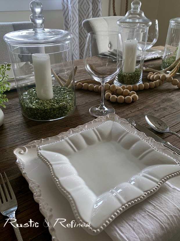 Setting your dining table quickly and easily with farmhouse style and city flair #farmhouse #Tablescape #entertaining #partyideas #rustic