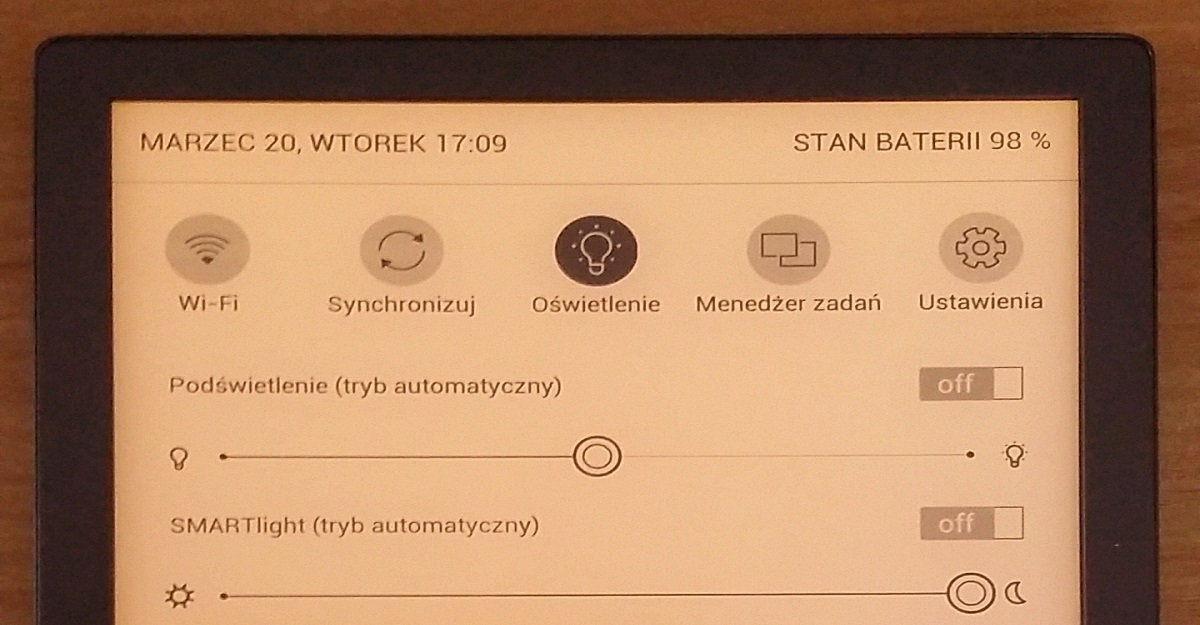 PocketBook InkPad 3 - górne menu z regulacją barwy i intensywności podświetlenia