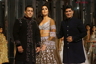 Katirna Kaif with Salman Khan Looking stunning in a Deep neck Cholil    Exclusive Pics 021