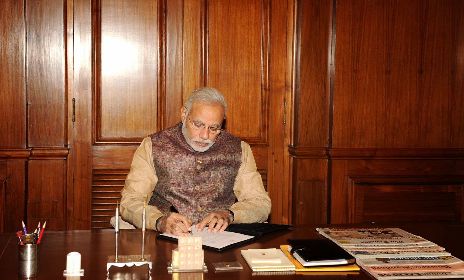 Ministry of Information & Broadcasting: Shri Narendra Modi assumes office  as 15th Prime Minister of India