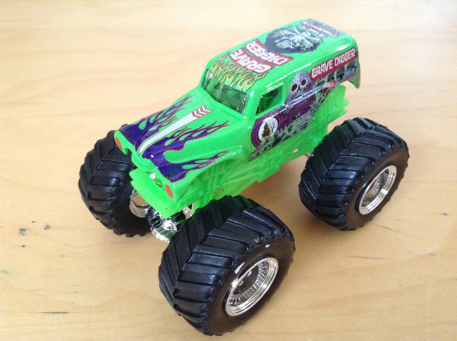Julian's Hot Wheels Blog: Grave Digger Monster Jam Truck (2016 New Look)