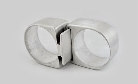 Ingeniosos y únicos anillos de metal.