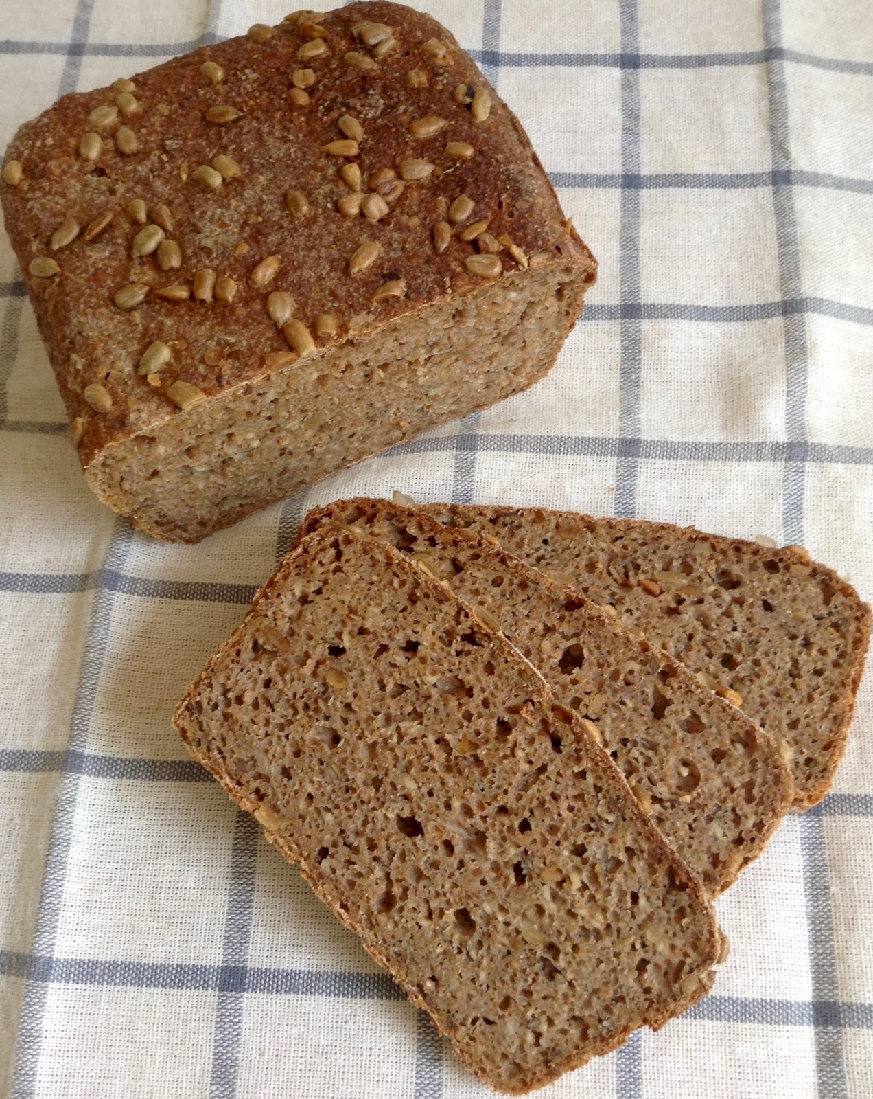 Brot &amp; Bread: FRIESISCHES SCHWARZBROT - A HEARTY RYE FROM THE NORTH SEA ...