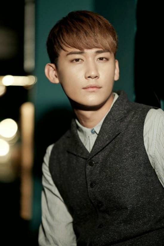 U-KISS' AJ updates fans with news that he's recovering from heart