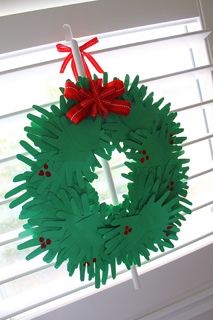 Make it Cozee: How to Make a Hand Wreath