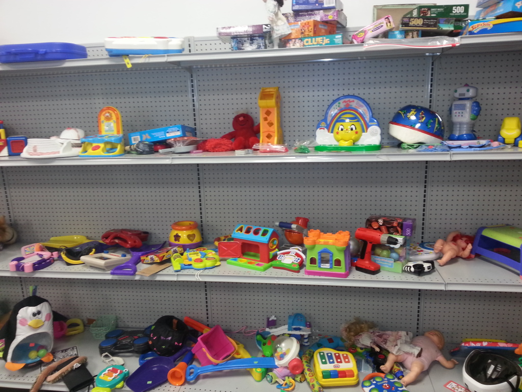 R2Collectoo's Toy Box Thrift Finds of the Week A pissed off chicken