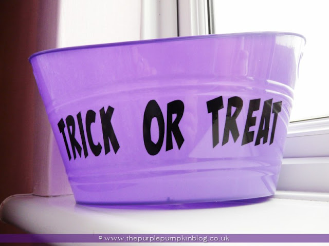 Trick or Treat Decorated Tub {Crafty October} at The Purple Pumpkin Blog