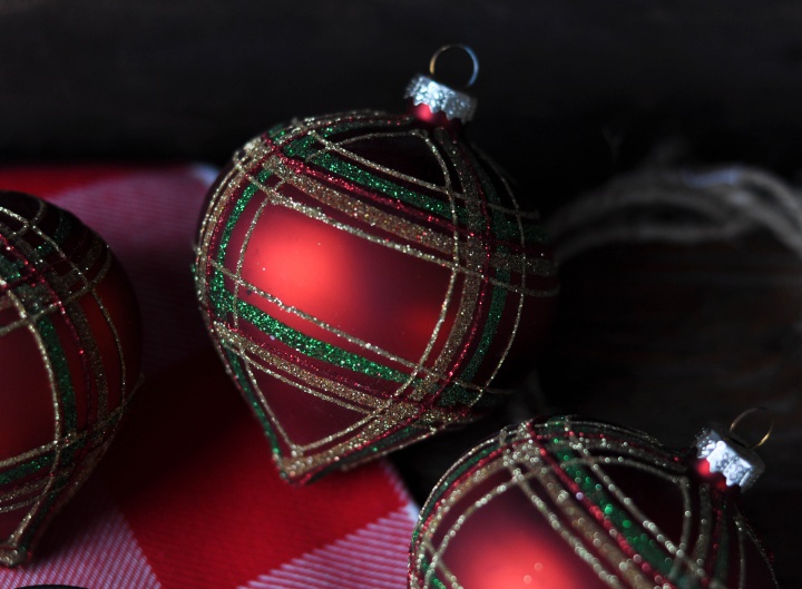 beautiful checkered Christmas ornaments