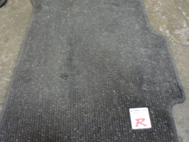 Honda%2BIntegra%2BType-R%2BDC2%2B1%2BSet%2BGenuine%2BCarpet%2BMats%2B%25282%2529.JPG