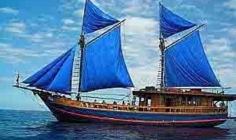 Gambar Kapal Layar Pinisi Khas Indonesia
