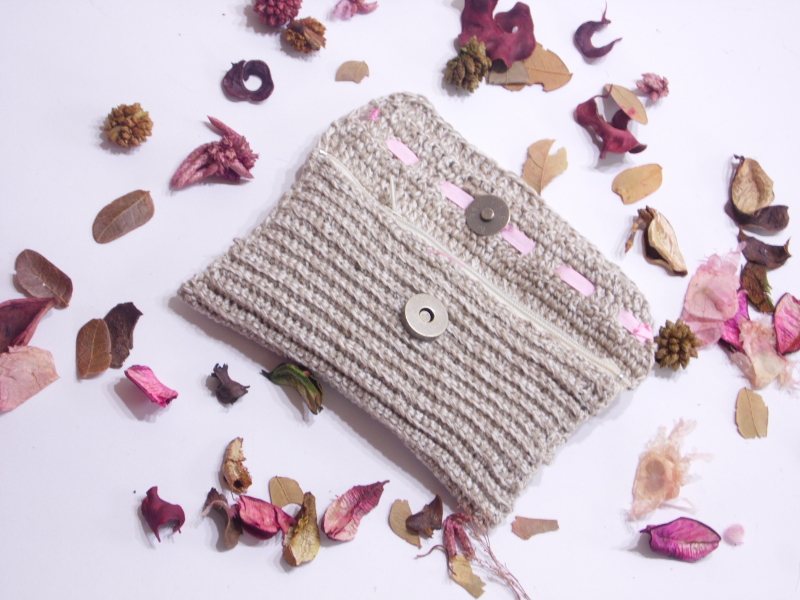 Estuche tejido con ganchillo