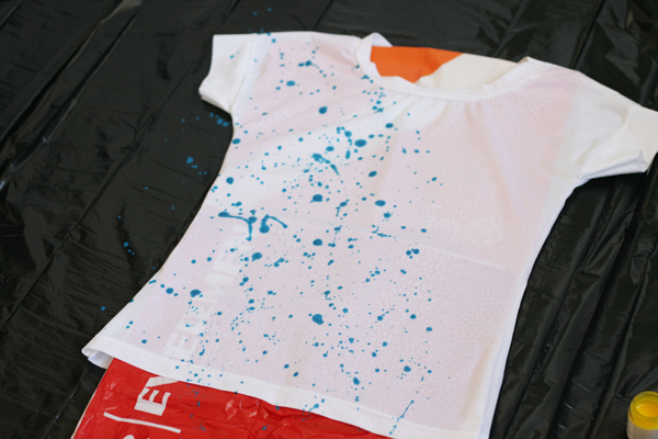 Pearls & Scissors: DIY Paint splatter t-shirt