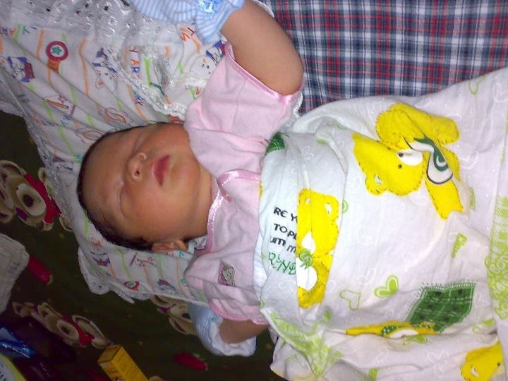 Asyiknya Menulis Keponakan Baru