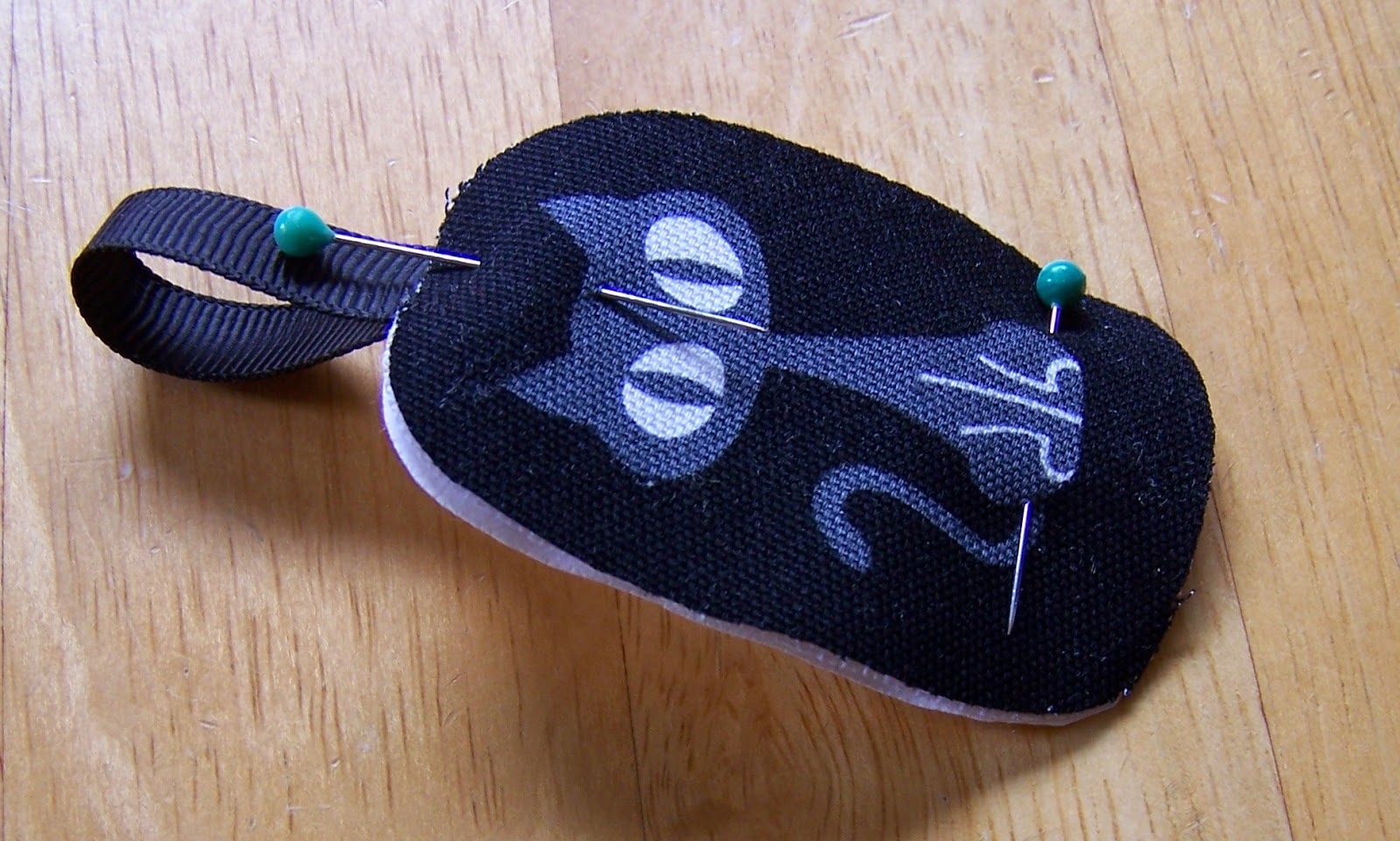 Lilly-Belle Makes The Internet: Scrap Fabric Key Tags - Tutorial