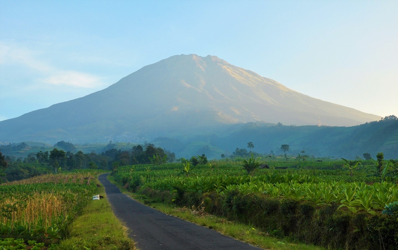 Wisata Indonesia: 7 Gunung di Jawa Tengah dan Ketinggiannya