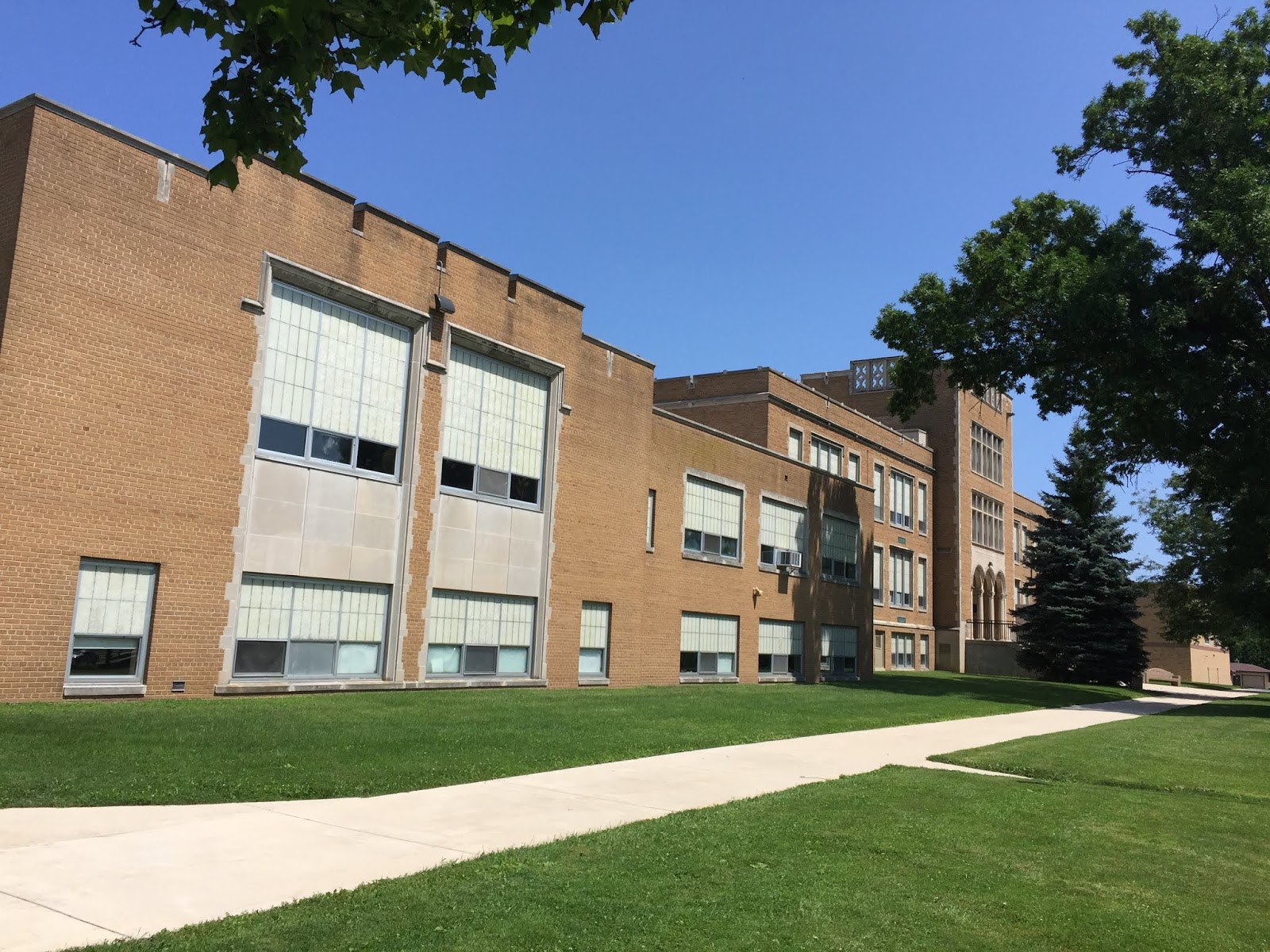 Retiring Guy's Digest The junior high schools of Manitowoc, Wisconnsin