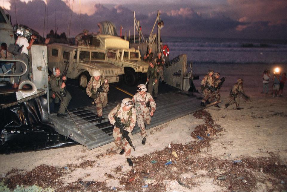 Dinge en Goete (Things and Stuff) This Day in History DECEMBER 09, 1992 U.S MARINES STORM