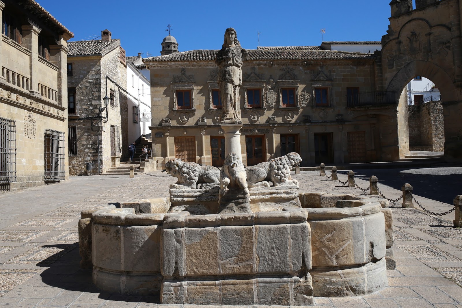 Andalucía Viajes: Fuente de los Leones de Baeza