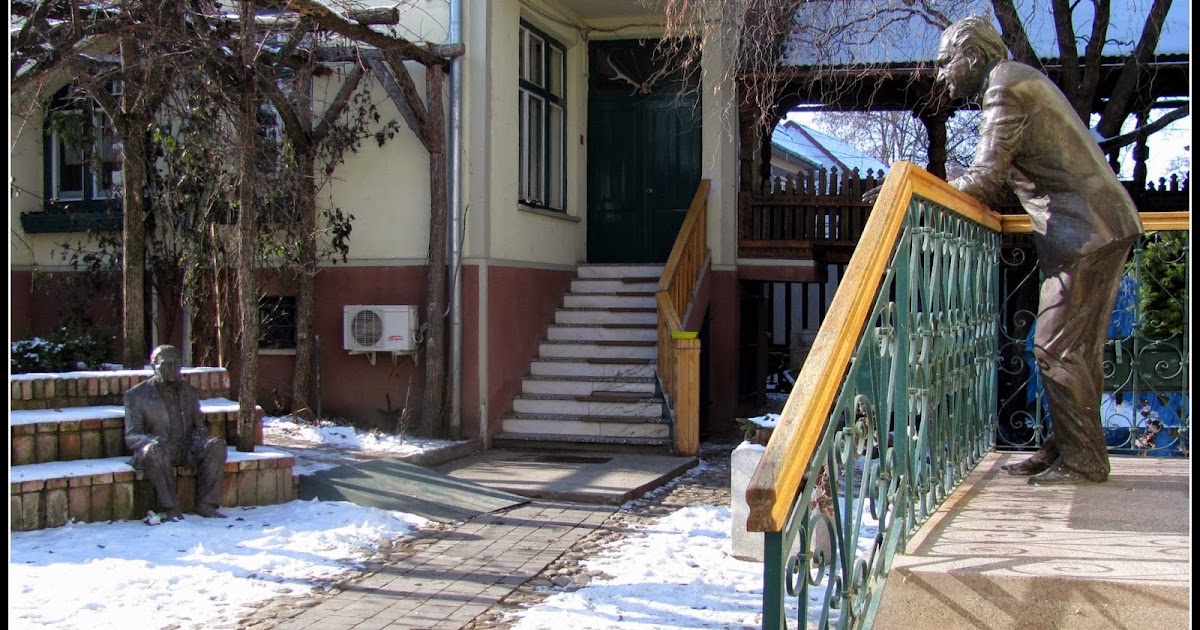 Lumea văzută din Turda Turda Piata 1 Decembrie 1918, Nr1 Statuile