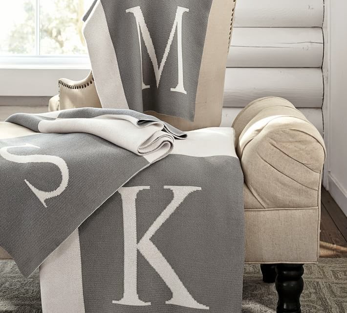 Casa de magnolia Fint med monogram från Pottery Barn