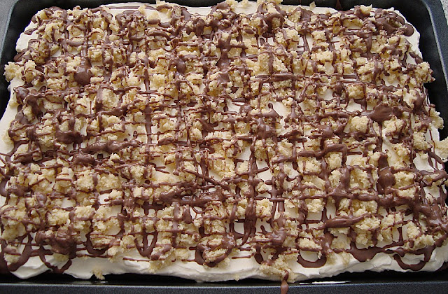 Nuss - Sahne - Kuchen (Blechkuchen) Nuss - Sahne - Kuchen (Blechkuchen)