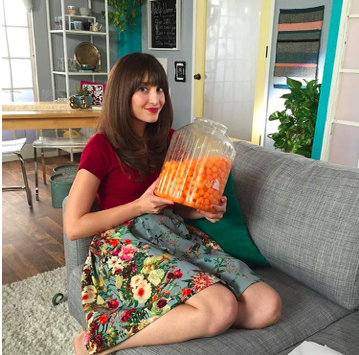 Galina Sobolev: Spotted: Actress Allison Raskin in Single