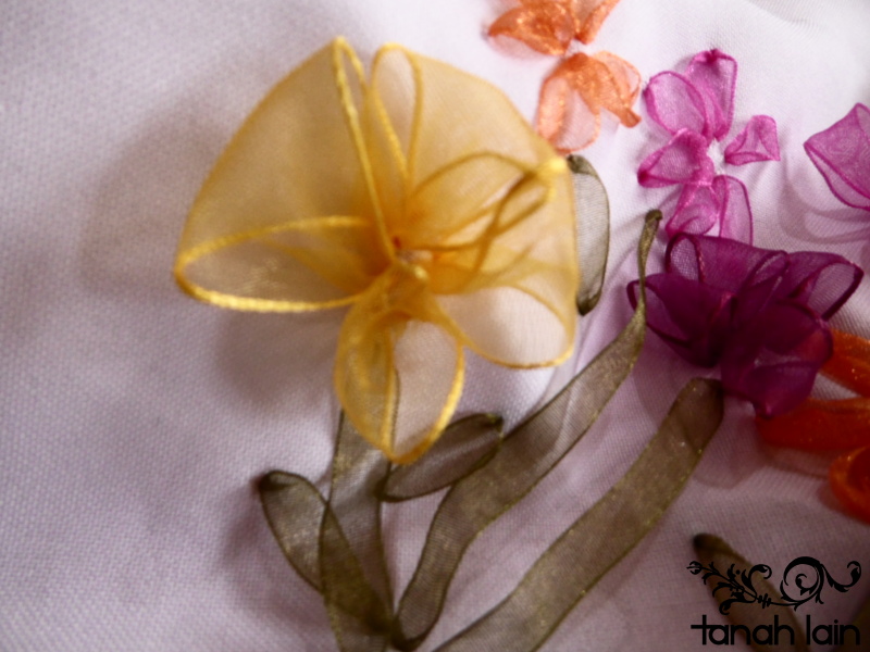 Puntadas básicas de bordado con listón