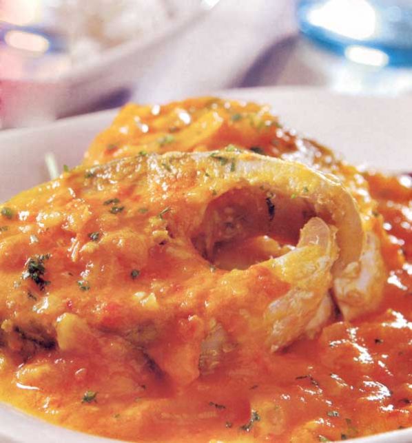 Rodajas de pescado con salsa de tomate | El Chef dice