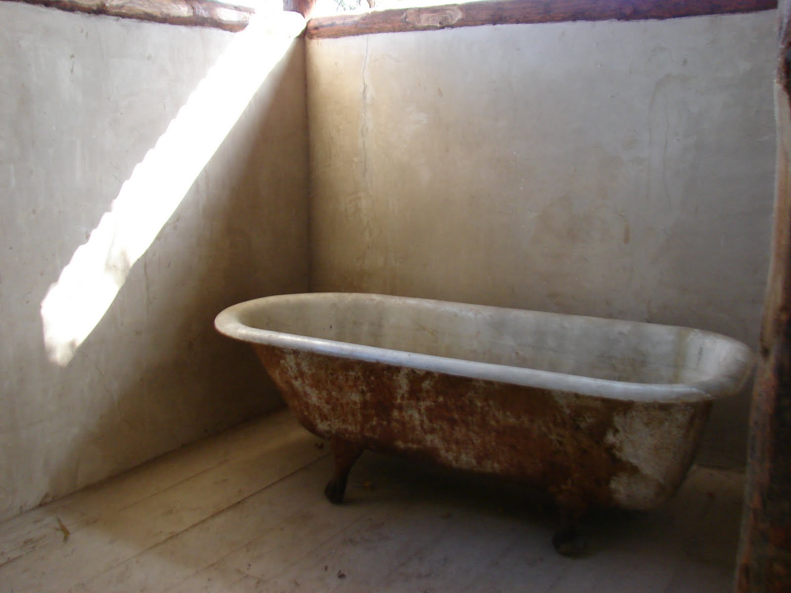 La escondida: Bañaderas, bachas y grifería