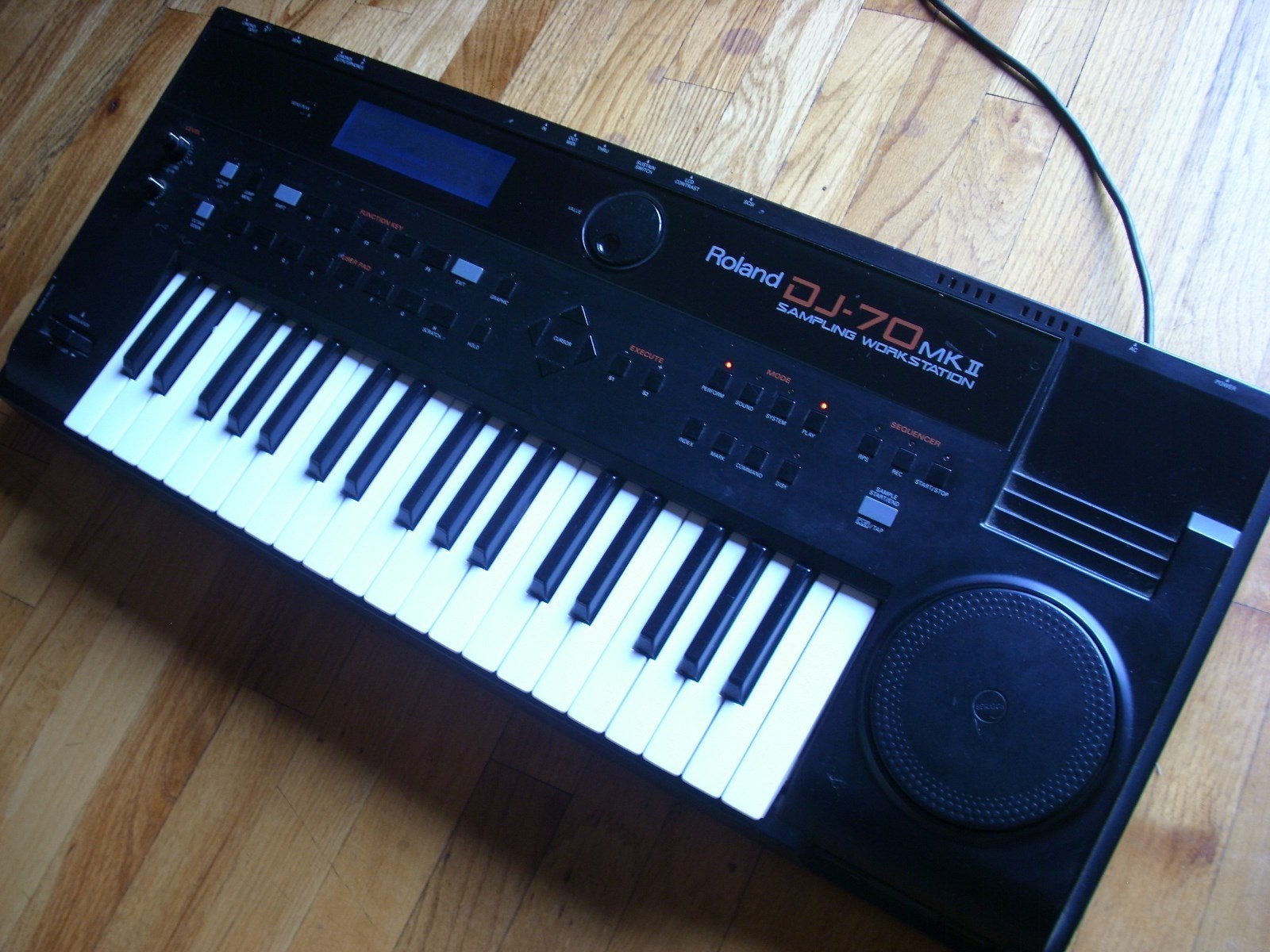 MATRIXSYNTH ROLAND DJ 70 MKII KEYBOARD SAMPLER SYNTH