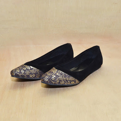 Sepatu Batik Black Gold