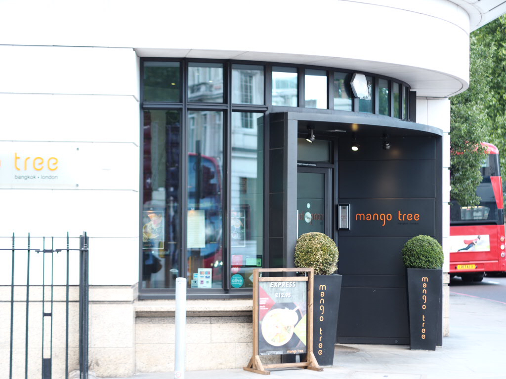 entrance to Mango Tree Thai restaurant in Belgravia London