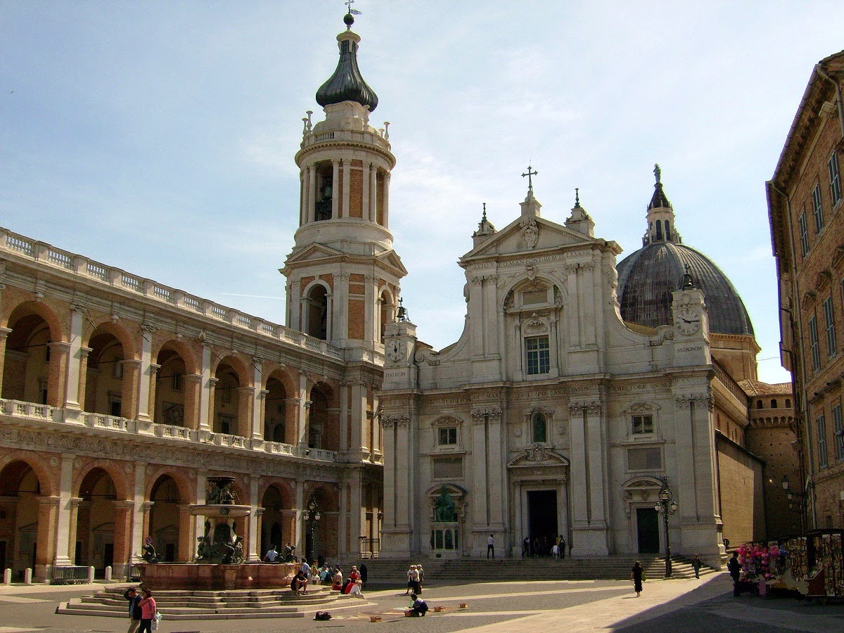 Di qua e di la MADONNA DI LORETO (Our Lady of Loreto) Marche Italia Di qua e di la MADONNA DI LORETO (Our Lady of Loreto) Marche Italia