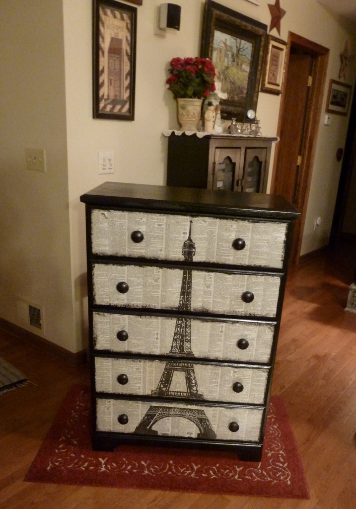 catnap Eiffle Tower Dresser