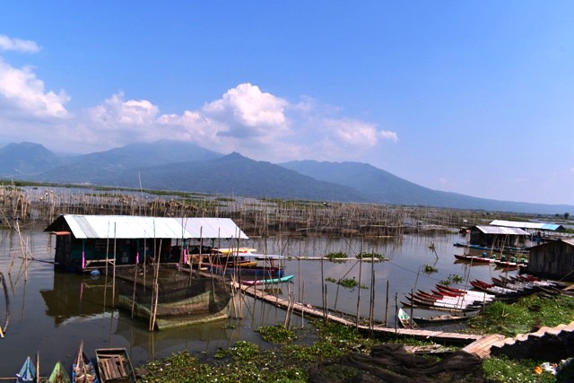 pemandangan-aktivitas-masyarakat-ambarawa naik kereta wisata sejarah di museum kereta api ambarawa indonesia diesel uap traveling nurul sufitri mom lifestyle blogger