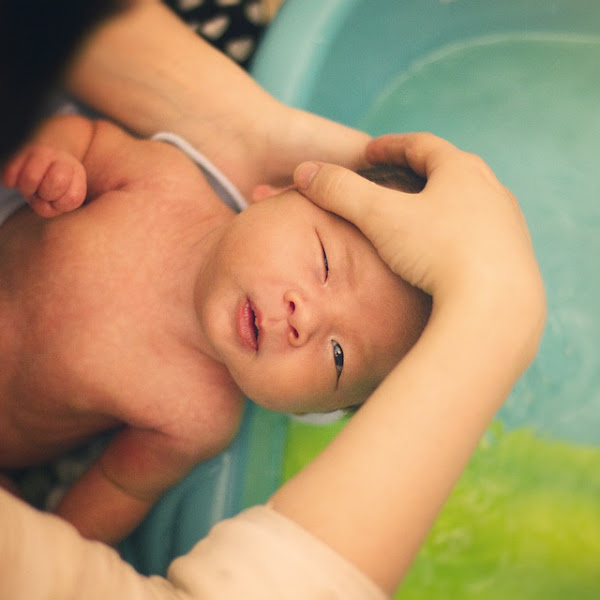 Tips Memandikan Bayi 