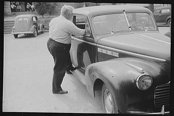 UNCLE EDDIE'S THEORY CORNER: BACKSHOTS IN PHOTOGRAPHY