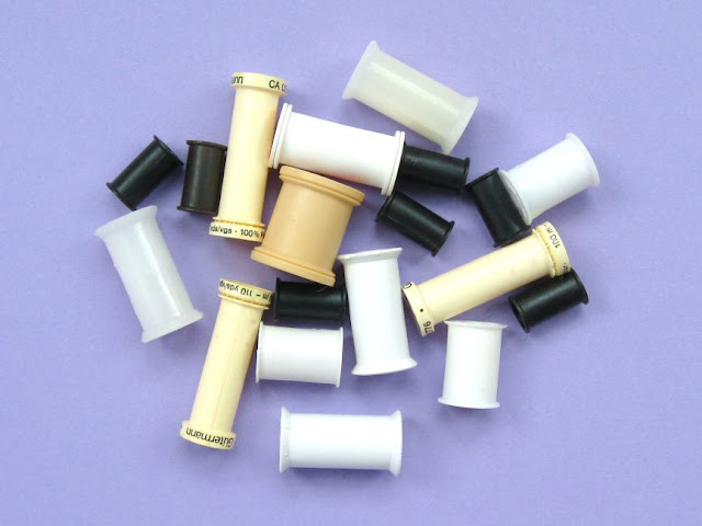 DIY Upcycled Sewing Thread Reels Wreath Tutorial empty sewing thread reels