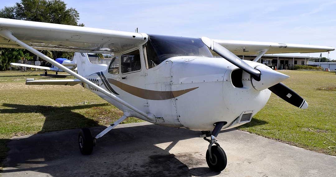 ARQUIVOS AERONÁUTICOS Manual Cessna 172R POH